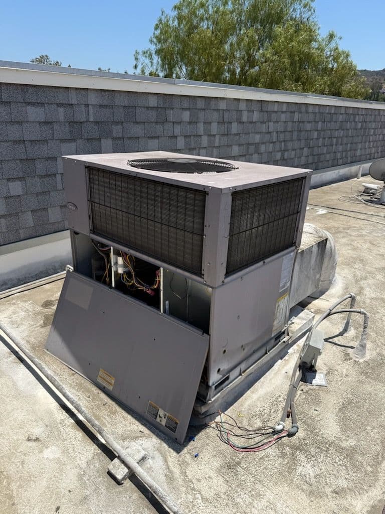 Gallery photos for Efficient Rooftop HVAC Unit Installation Complete: Image #1